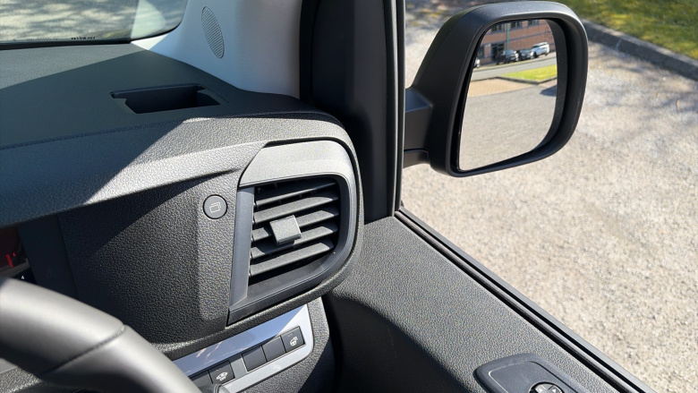 Vauxhall Vivaro L2 Diesel 2.2 Turbo D 150 Pro H1 Double Cab Auto